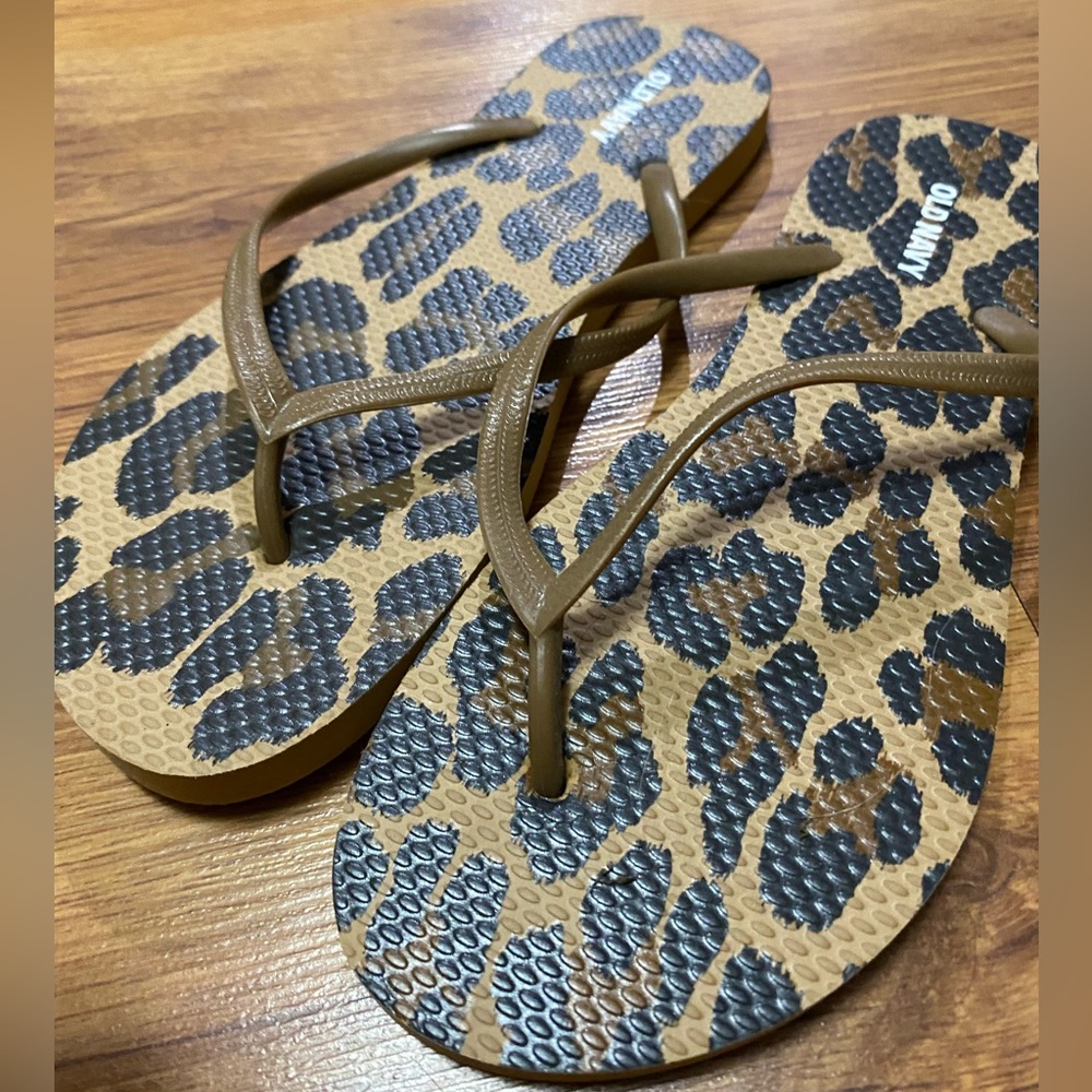 Old Navy Cheetah Flipflops
